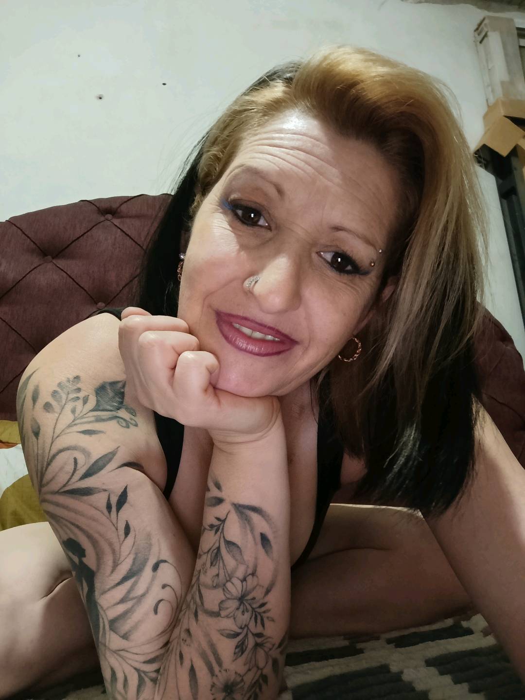 A FaceFlow member from Argentina laughing during a stranger video chat
